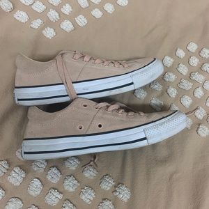 Pink suede low top converse